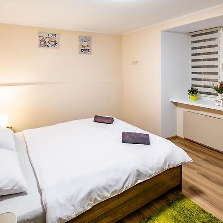 Romari Rynok Square 3 Apartman Lviv Kültér fotó