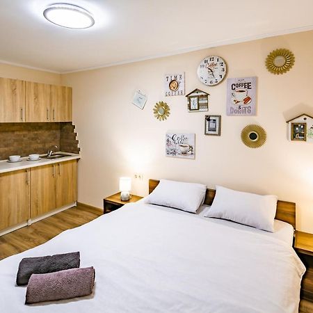Romari Rynok Square 3 Apartman Lviv Kültér fotó