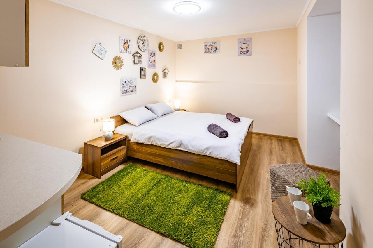 Romari Rynok Square 3 Apartman Lviv Kültér fotó