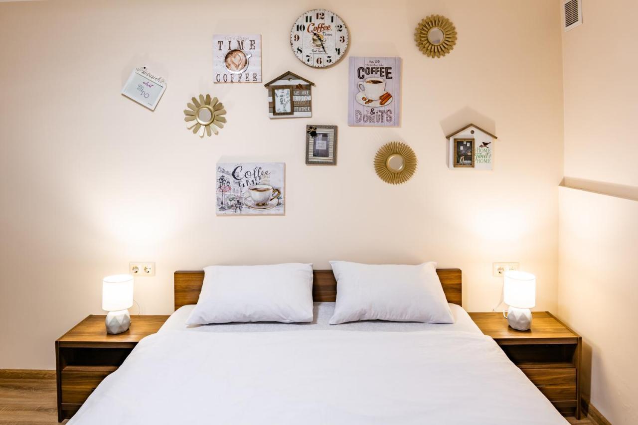 Romari Rynok Square 3 Apartman Lviv Kültér fotó