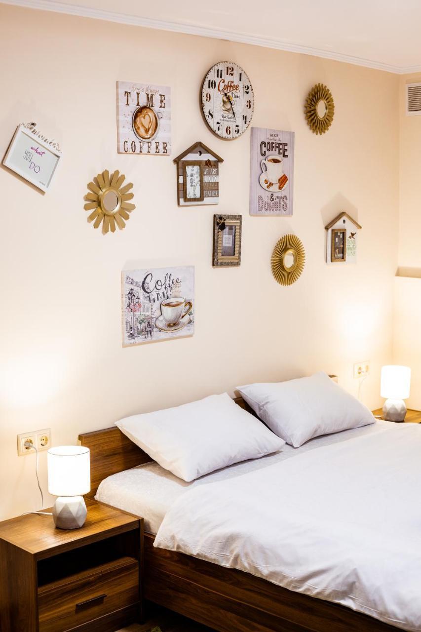 Romari Rynok Square 3 Apartman Lviv Kültér fotó